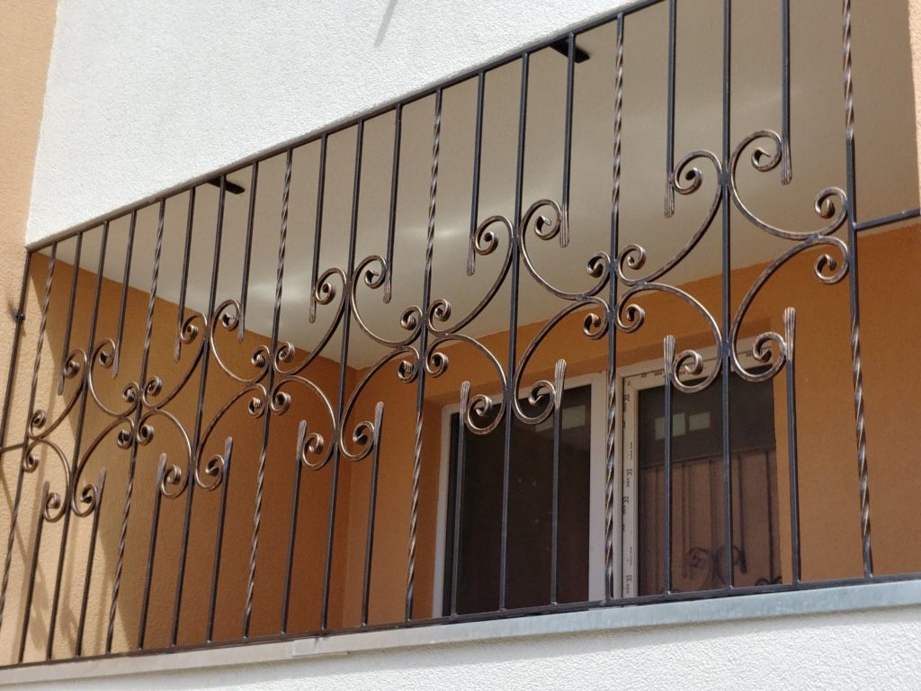Фотография товара Решетка на балкон с коваными вставками №6