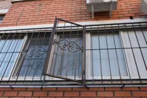 Фотография товара Решетка на балкон вертикаль распашная