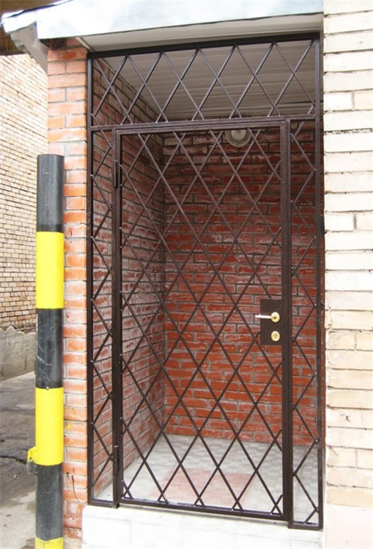Фотография товара Решетка на дверь металлическая в мелкий ромб