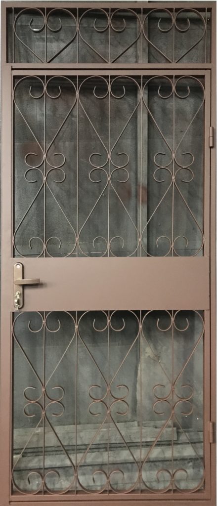 Фотография товара Кованая решетка на дверь сердце №2