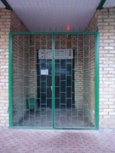 Фотография товара Решетка металлическая зеленая на дверь