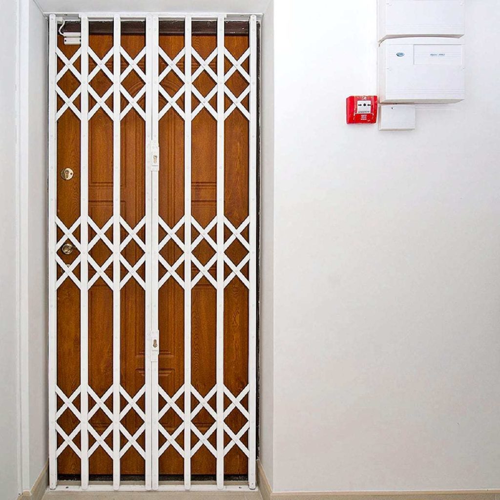 Фотография товара Решетка узкая раздвижная на дверь