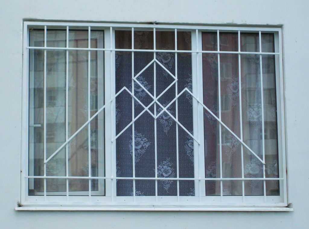 Фотография товара Металлическая решетка на окно №12