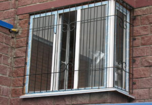 Фотография товара Металлическая решетка на балкон классическая