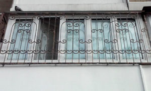 Фотография товара Кованая решетка на балкон с декоративными элементами №8