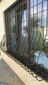 Фотография товара Кованая решетка на балкон с декоративной вставкой №13