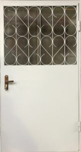 Фотография товара Металлическая решетка на дверь в форме сердец