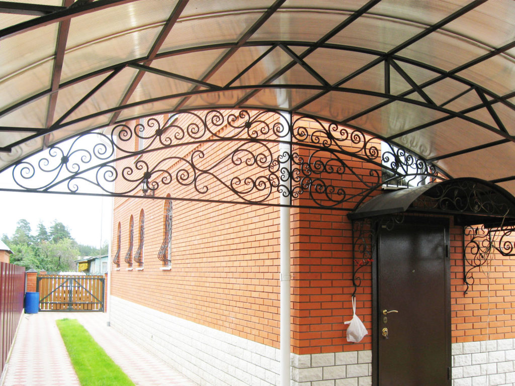 Фотография товара Навес с кованым узором для частного дома