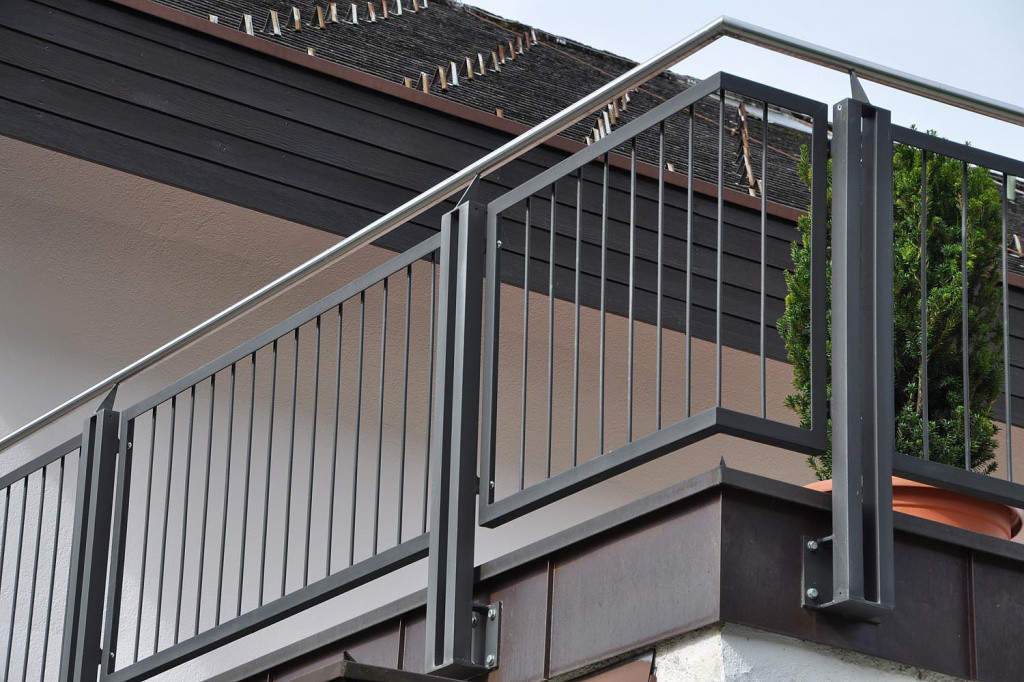 Фотография товара Металлический балкон с перилами из нержавеющей стали