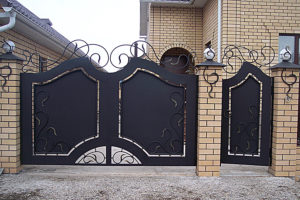 Фотография товара Ворота для частного дома из металла змейка