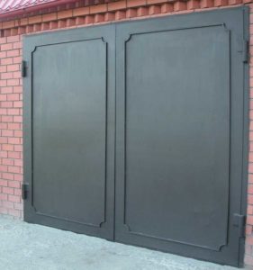 Фотография товара Металлические ворота для гаража в чером цвете