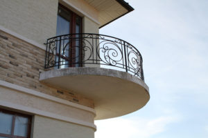 Фотография товара Полукруглый кованый балкон с узорами