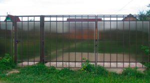 Фотография товара Ворота из поликарбоната и металла вертикаль