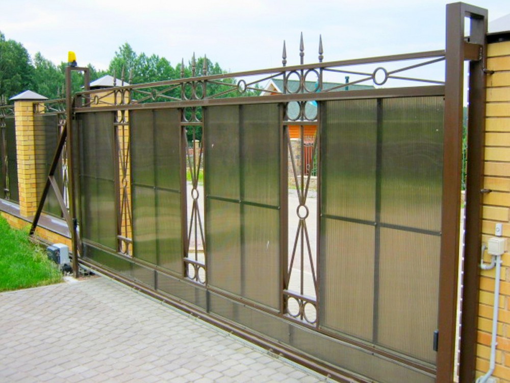 Фотография товара Металлические откатные ворота из поликарбоната