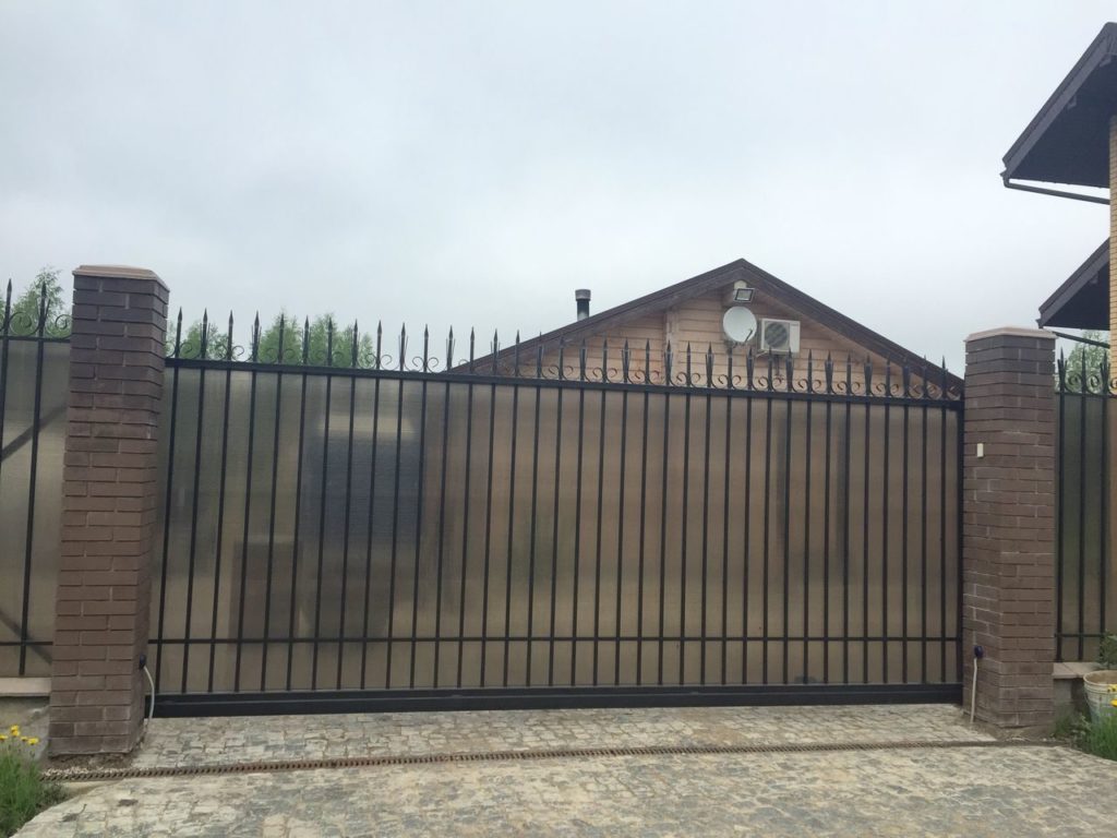 Фотография товара Классические откатные ворота из поликарбоната
