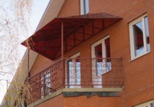 Фотография товара Кованый балкон с крышей из поликарбоната №2