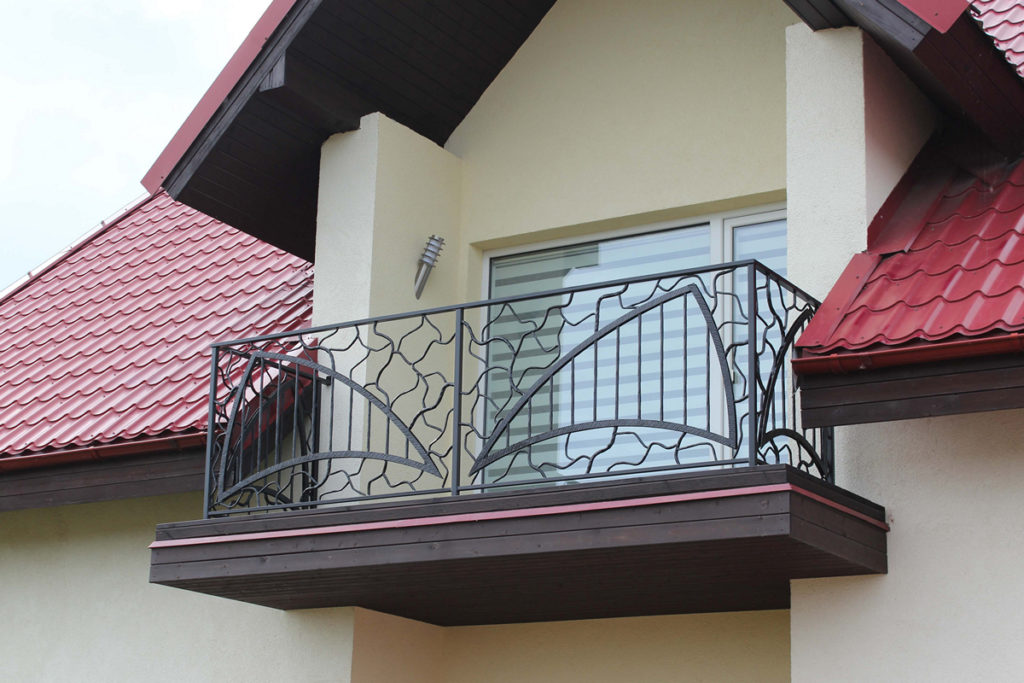 Фотография товара Балкон кованый с крышей из металлочерепицы №2
