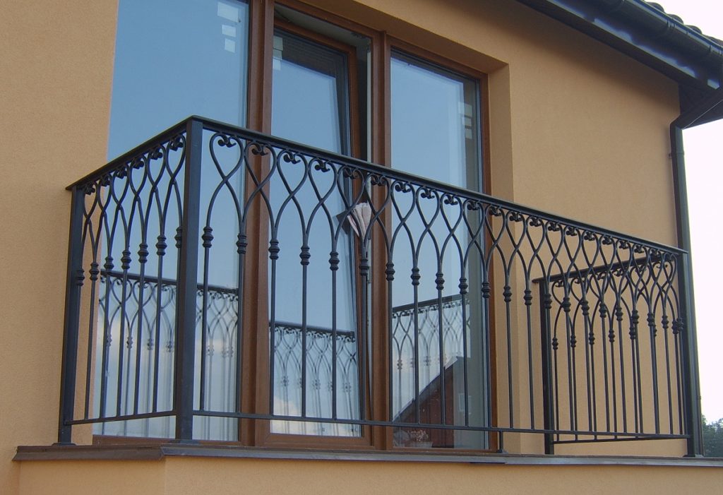 Фотография товара Стильный кованый балкон частного дома