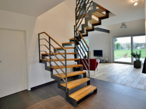 Фотография товара Лестница из металла между этажами с деревянными ступенями