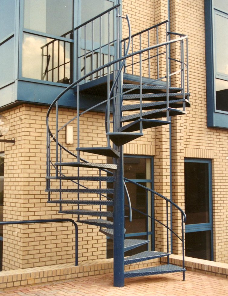 Фотография товара Винтовая металлическая уличная лестница