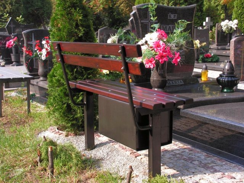 Фотография товара Скамейка из металла со спинкой на кладбище