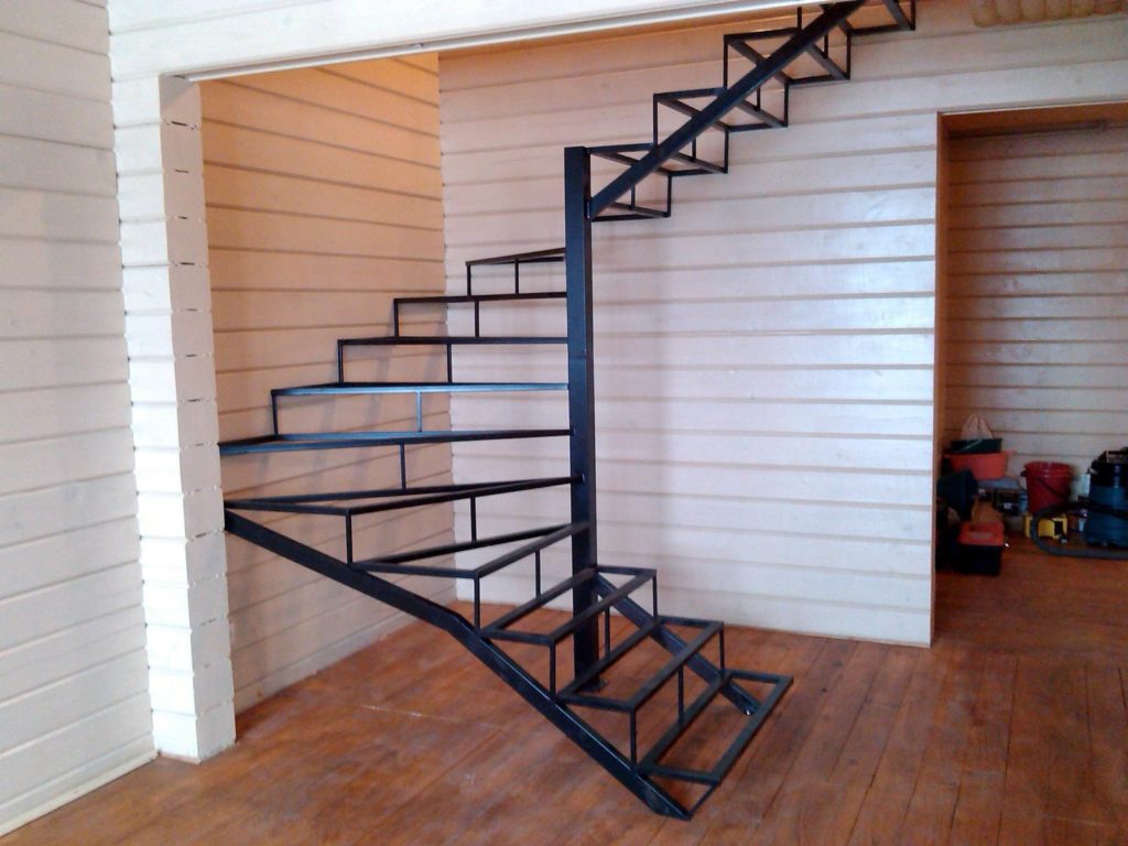 Фотография товара Каркас металлической лестницы на второй этаж