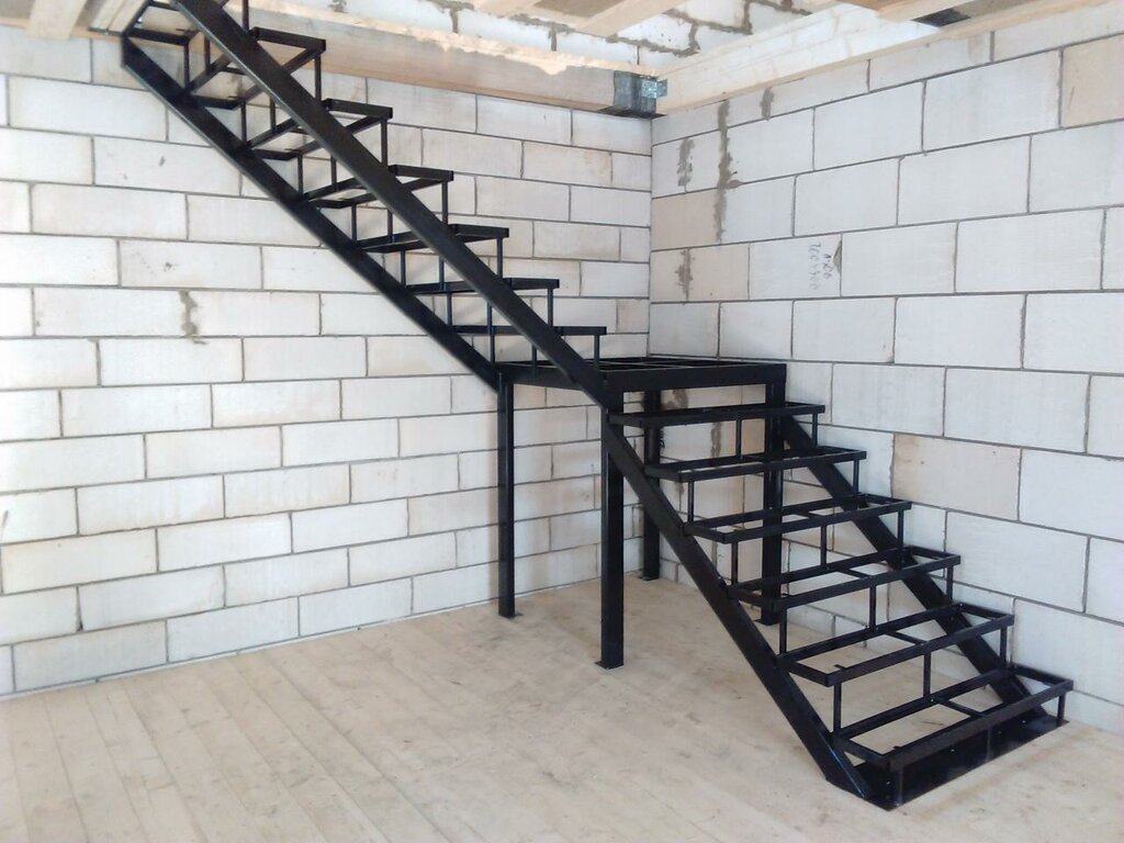 Фотография товара Каркас лестницы для частного дома из металла