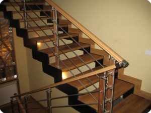 Фотография товара Металлическая межэтажная лестница деревянными элементами