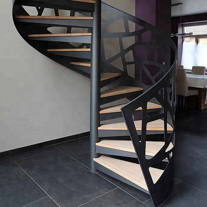 Фотография товара Винтовая лестница на второй этаж с деревянными ступенями