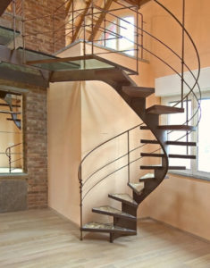 Фотография товара Винтовая металлическая лестница для подъема на второй этаж