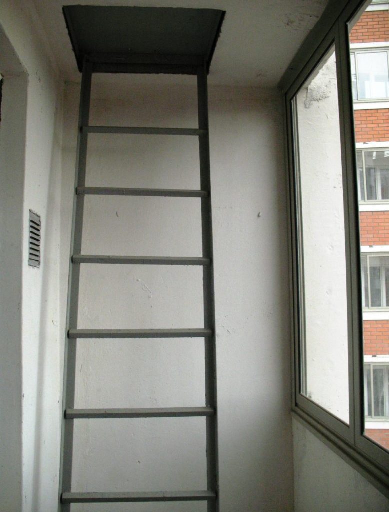 Фотография товара Лестница между этажами на балкон