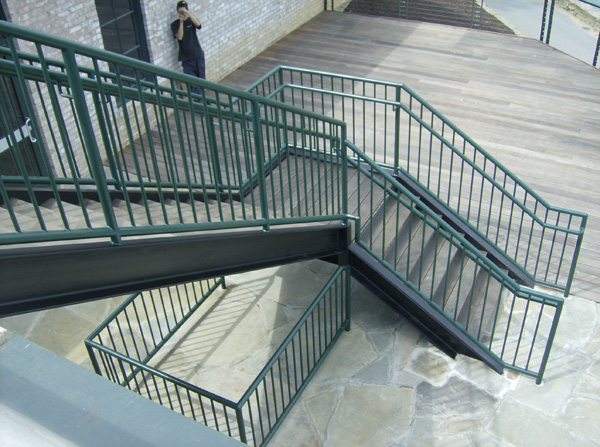 Фотография товара Лестница в подъезде дома между этажами