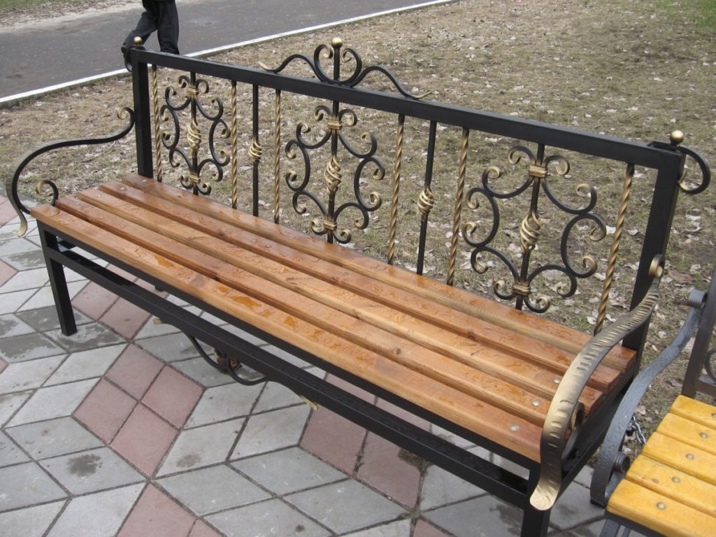 Фотография товара Кованая скамейка с деревянным сидением