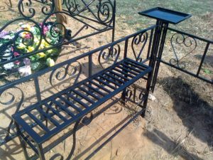 Фотография товара Металлическая скамейка на кладбище