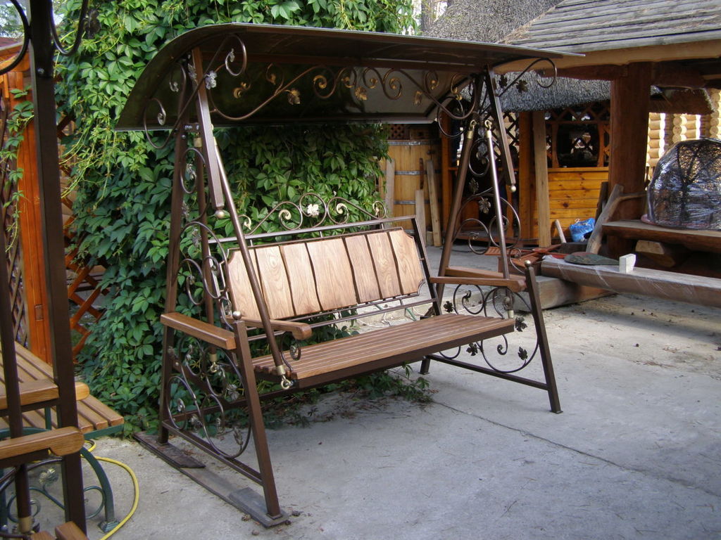Фотография товара Кованая скамейка-качеля для дачи