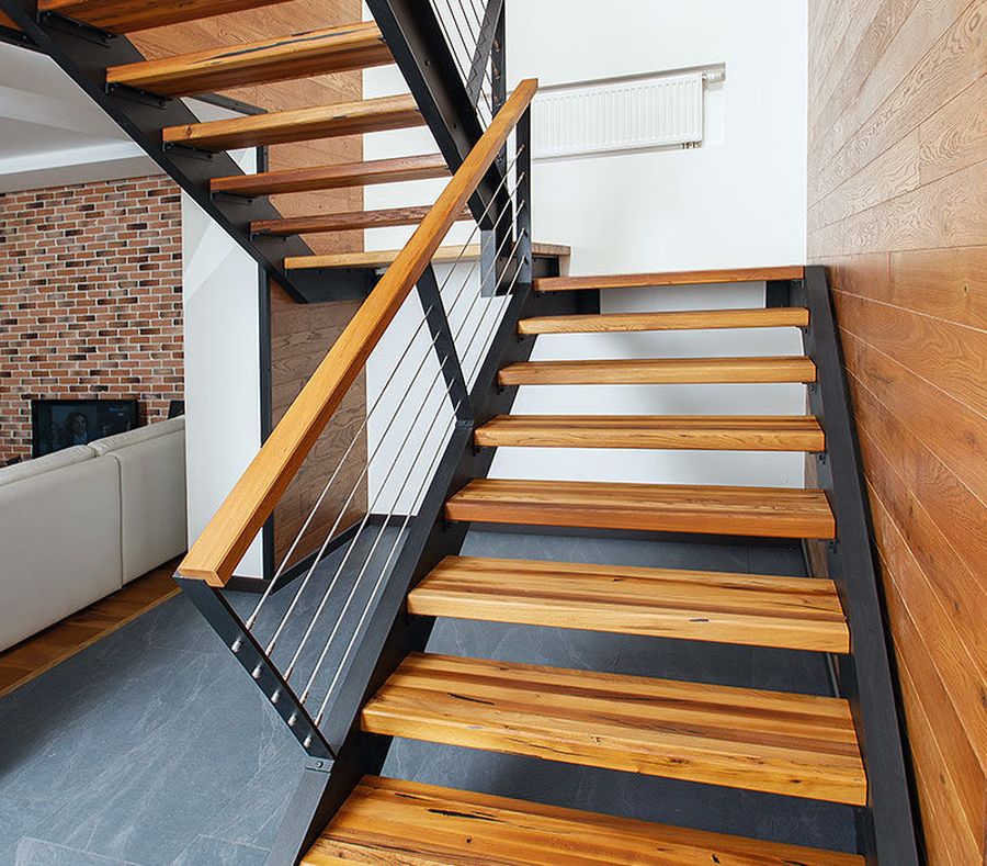 Фотография товара Лестница из металла с деревянными ступенями