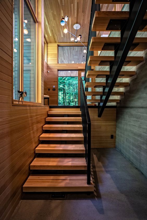 Фотография товара Лестница из металла и дерева для частного дома