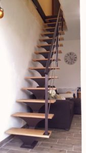 Фотография товара Металлическая лестница в доме на монокосоуре