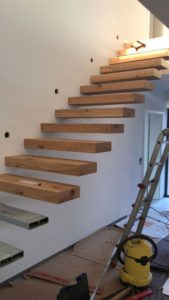 Фотография товара Металлическая лестница с деревянными ступенями