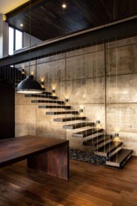 Фотография товара Лестница из металла с деревянными ступенями